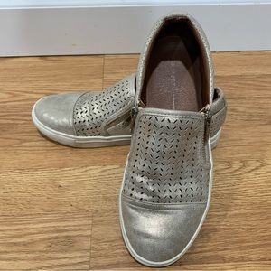 Report “Alexa” gold metallic zippered slip on sneakers | women’s 8